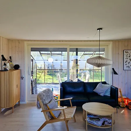 Hébergement de vacances Renovated House With Ocean View Tjørneholm