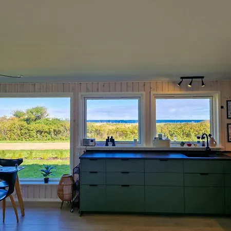 Renovated House With Ocean View Tjørneholm