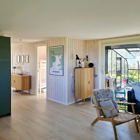 Renovated Beach House With Ocean View Semesterbostad Tjørneholm