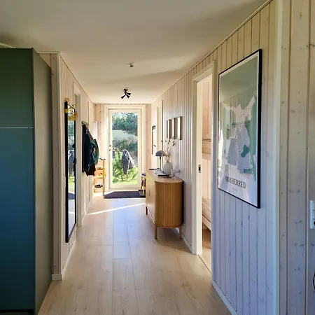 Renovated House With Ocean View Hébergement de vacances Tjørneholm