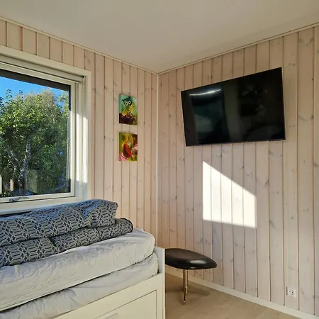 Renovated House With Ocean View Tjørneholm