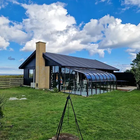 Renovated Beach House With Ocean View * Tjørneholm