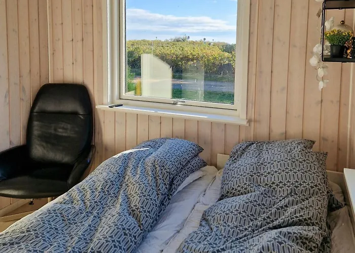 Renovated Beach House With Ocean View Tjørneholm